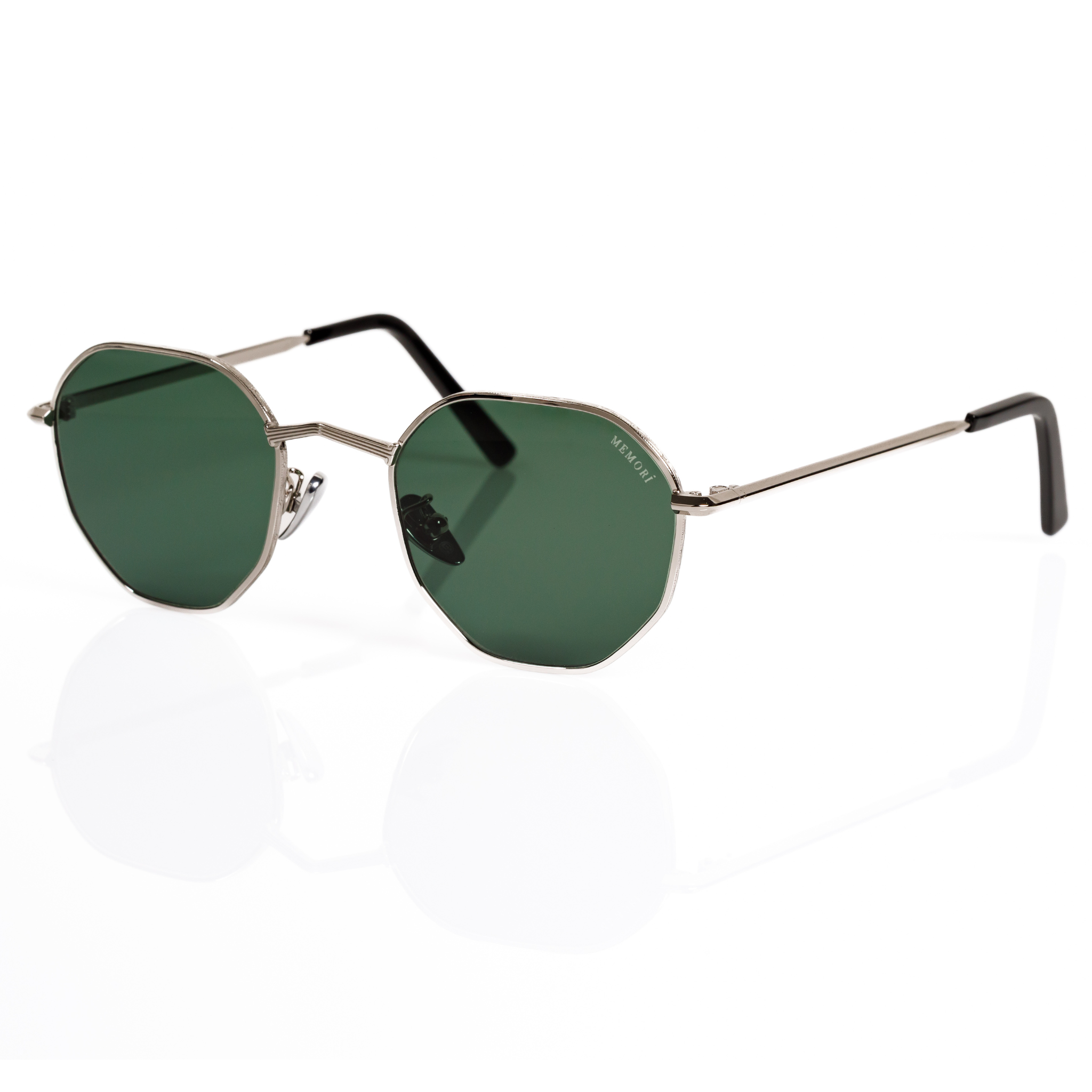 side view of Memorí silver sunglasses, the best sunglasses for small faces. angular nose bridge featured alongside green lenses. 